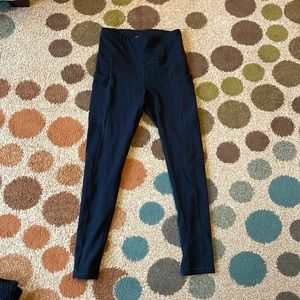 Cute black leggings with two double pockets! Size small.